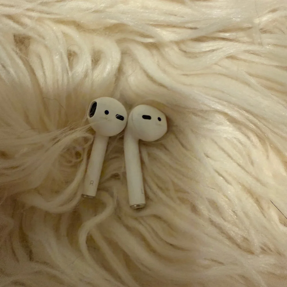 Apple AirPods First Gen *see description*